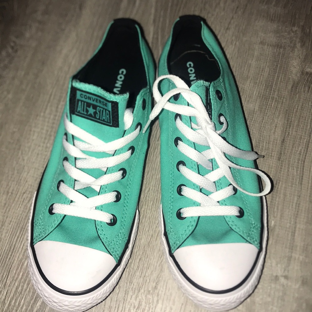 NWOT Converse Junior Shoes (Size: 5)